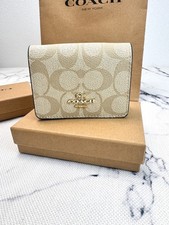 C6650 Mini Bi-fold Snap Wallet Classic Signature Canvas Crossbody Chain Gift Box