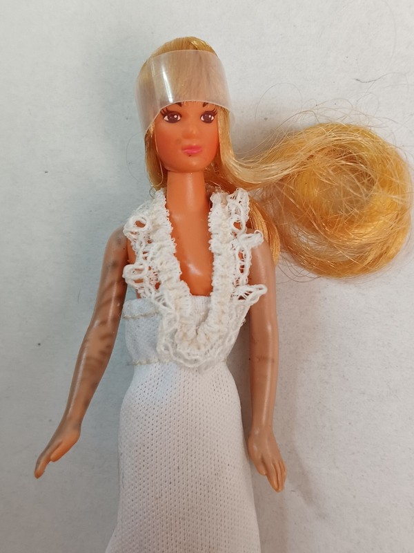 KENNER GLAMOUR GIRLS 4" DOLL