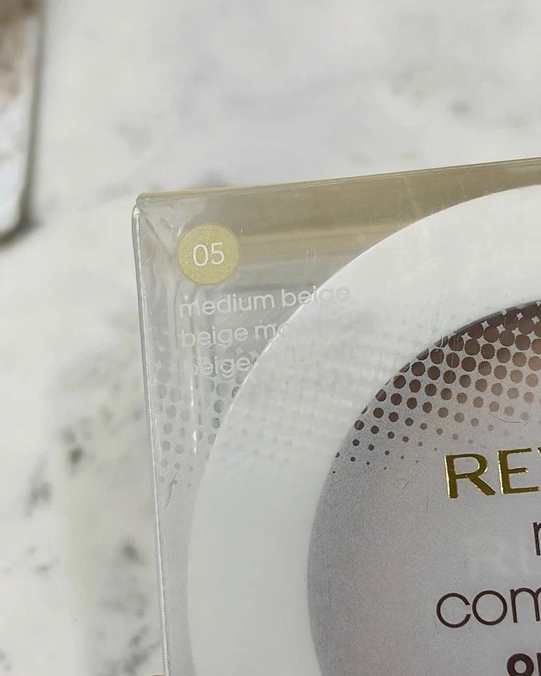 Revlon New Complexion One-Step Compact SPF15 05 Medium Beige NEW IN BOX + GIFT - Image 2 of 4