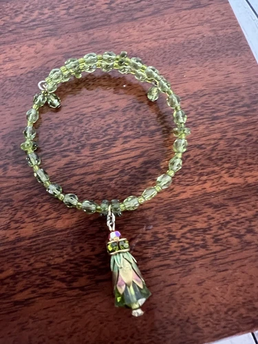 Vintage Green Crystal Bead Pendant Bracelet Coil Estate Costume Jewelry Y2K