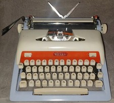 VTG Royal Futura 800 Typewriter  In Rare Red, White & Blue Tri-Color *RARE* thumbnail