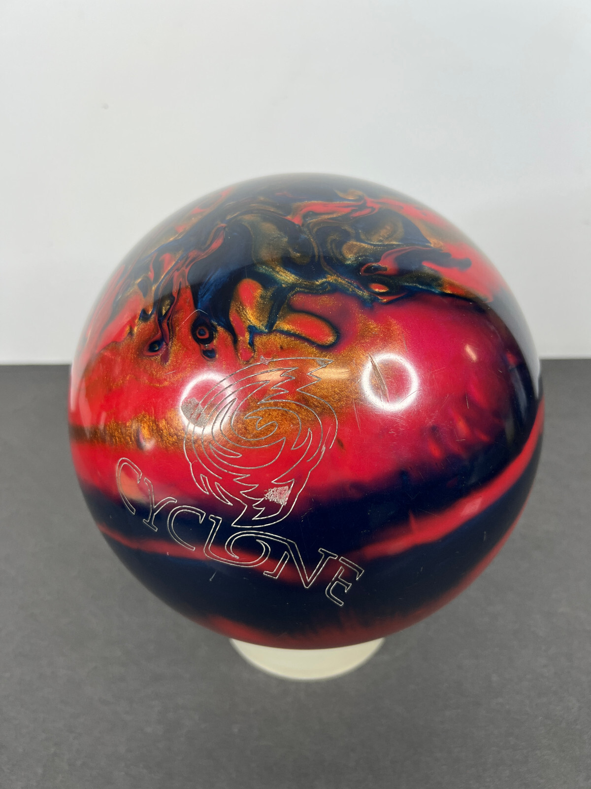 Ebonite "CYCLONE" Bowling Ball 10lbs 3oz eBay
