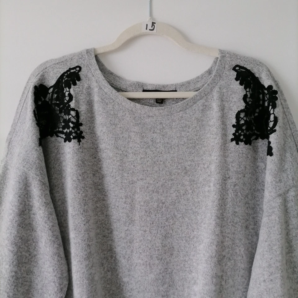 Женский серый кружевной свитер Adrienne Vittadini через плечо размер 2X - Изображение 2 из 4