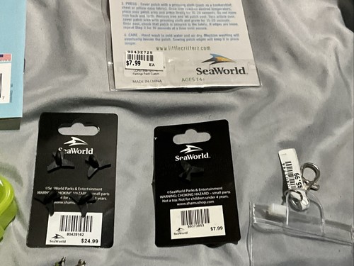 SEAWORLD REUSABLE BAG,BUNDLE NECKLACE, SHIRT PINS, KEYCHAIN, POUCH,PLUS MORE NEW - Picture 19 of 24
