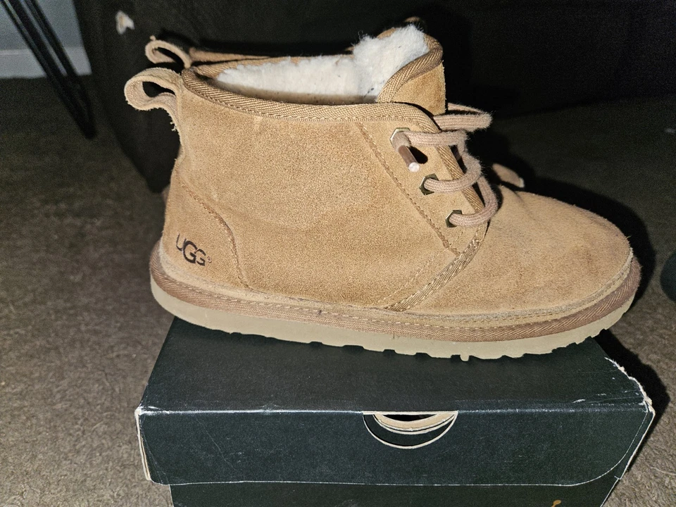 Botas Ugg para niños usadas talla 7 Foto 3 de 3