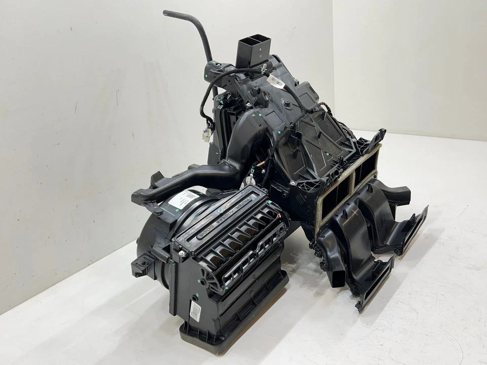 2018 - 2024 GMC TERRAIN HVAC A/C CLIMATE HEATER BLOWER HOUSING BOX OEM 84674480 - Image 2 of 4