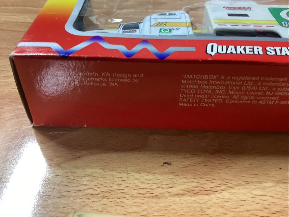 1996 Matchbox SuperStar Transporter 40 Tim Fedewa Kleenex Racing NASCAR Hauler - Image 4 of 4