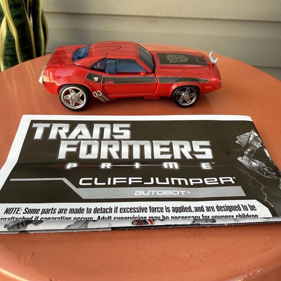 Hasbro Transformers Prime First Edition Cliffjumper with Reprolabels Broke Grill - Image 4 of 4