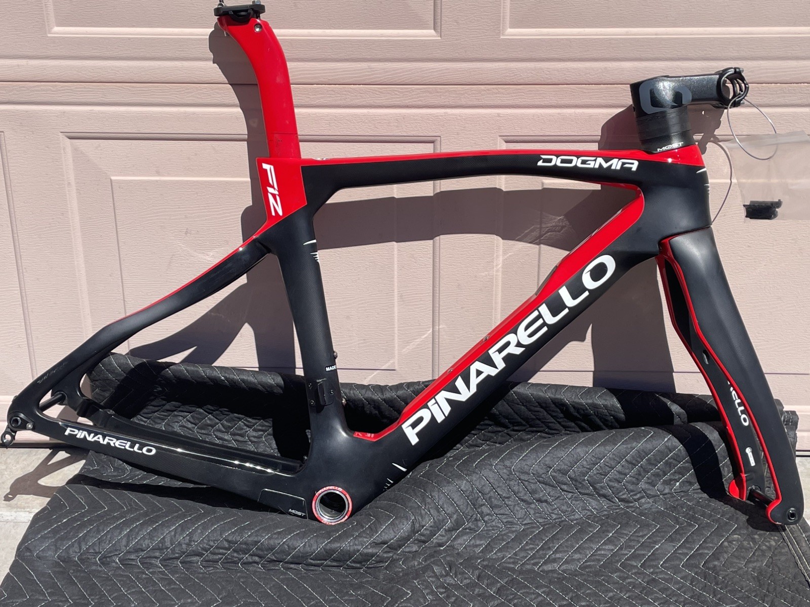 Pinarello Dogma F12 Disc size 46.5cm Red/Black Carbon Fiber Frame Set 