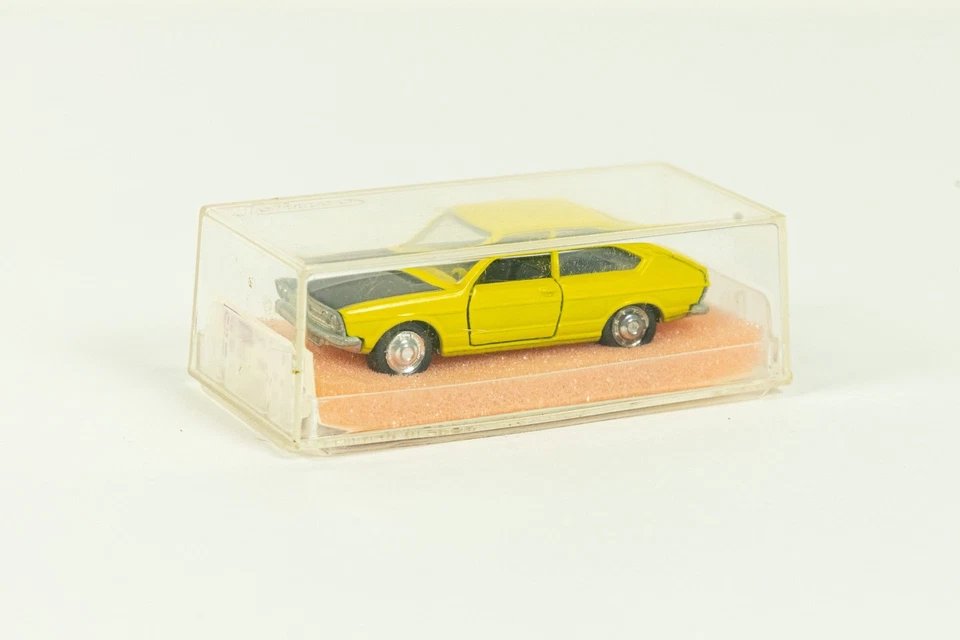 1:66 Schuco 301867 VW Passat LS gelb-schwarz in OVP