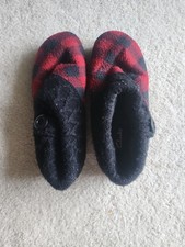 Clarks Red Black Plaid Knit Button Clog Slippers Women's Size 8