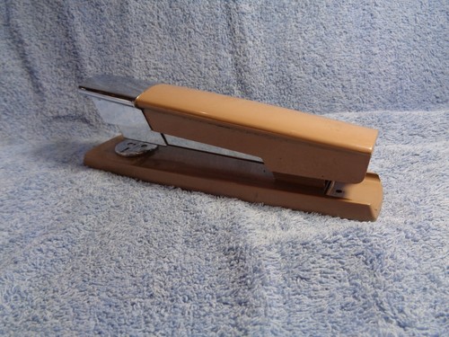 Grapadora de colección # 333 Swingline beige y cromada Eames Atomic Jet Age mediados de siglo    - Imagen 2 de 12