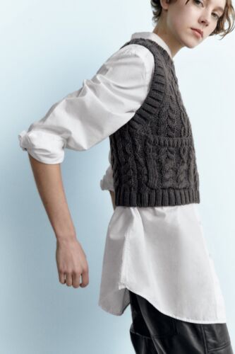 ZARA Damen Kurz Strickweste mit Zöpfen grau mit Taschen Gr.M - Bild 3 von 9