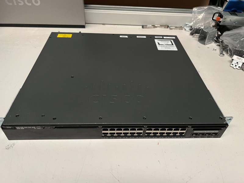 Cisco WS-C3650-24PS-E 25 APs + 1 x PWR-C2-640WAC PoE+ Gigabit switch 3650-24PS-E
