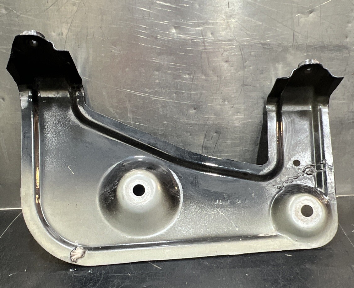 BMW X5 G05 FRONT LEFT PASSENGER WING PANEL BRACKET HOLDER 7418219 