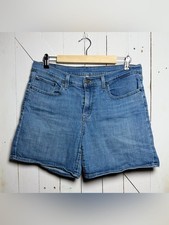 Levi s Women's Light Wash Denim Shorts Size 30