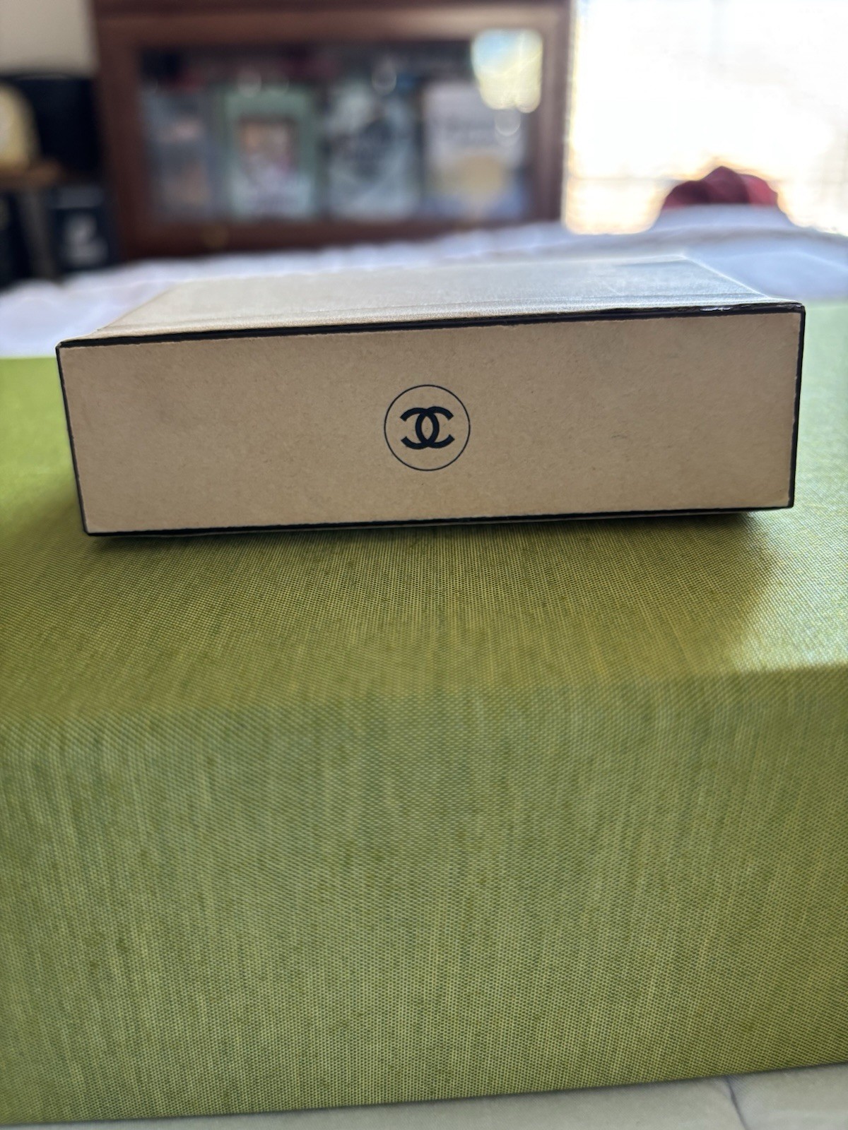 Vintage Set of 4 CHANEL Mini Perfume Bottles Coffret No 5 No 22 + thumbnail 3