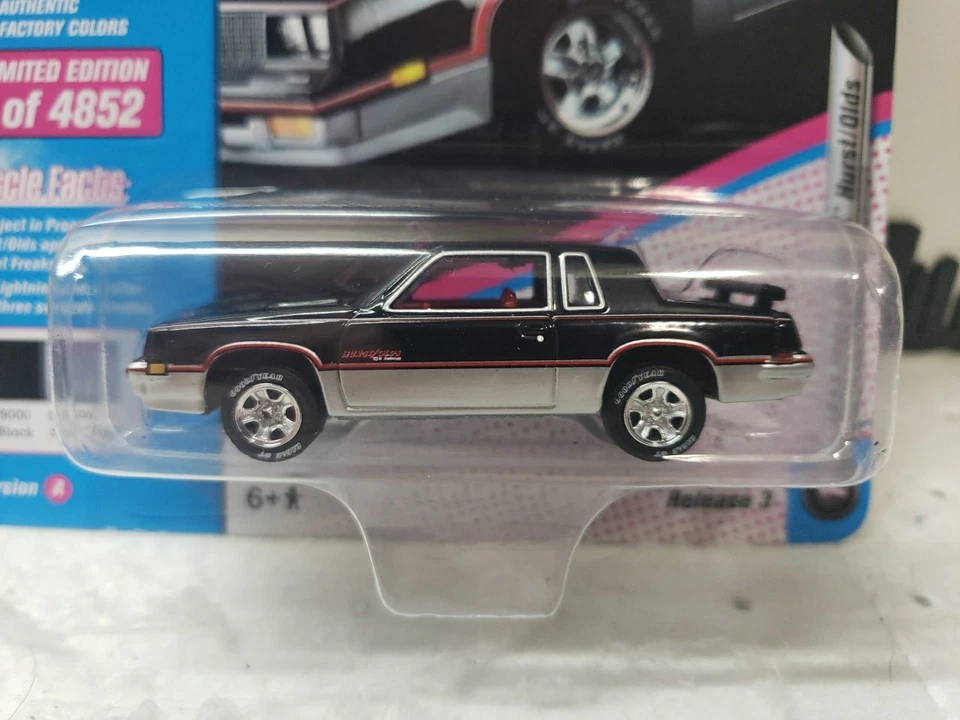 Johnny Lightning 1983 Oldsmobile Cutlass Hurst/Olds 80s Muscle Series en negro Foto 2 de 3