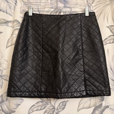 Forever 21 Women's Black Faux Leather Mini Skirt w/Slit Size Medium 28"x15.5" 