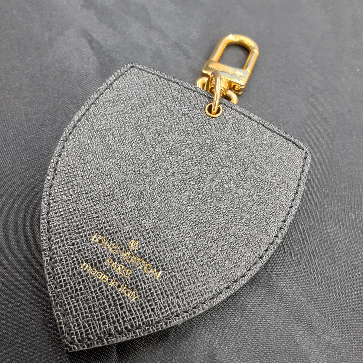 LOUIS VUITTON Monogram World Tour キーホルダー Louis Vuitton World Tour Panda Monogram Key Holder Bag Charm