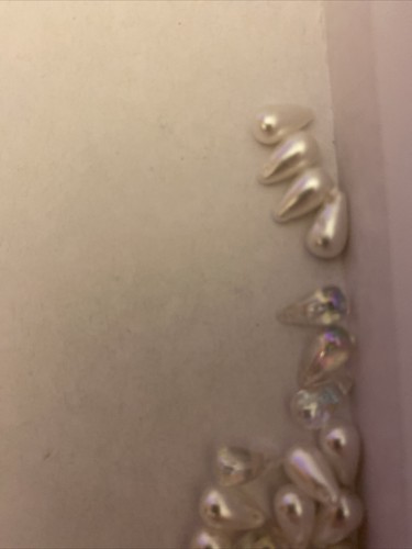 vintage set of approximately 40 10mm drop Pearl embellishments and iridescent - Picture 2 of 3