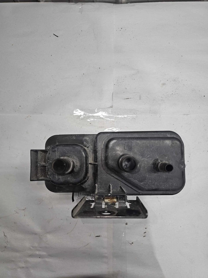 11-16 CHEVY SILVERADO 2500 Evaporator Canister 6.0L ONLY - Image 2 of 3