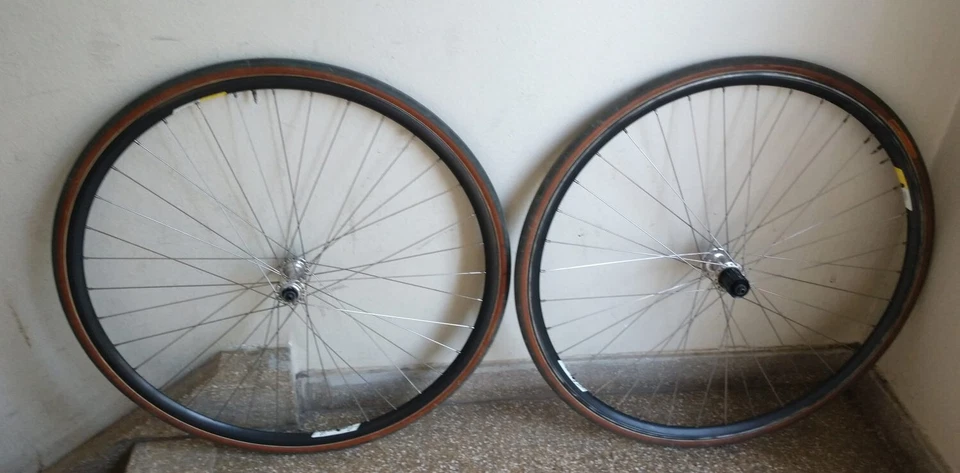 Campagnolo Omega 28" Shimano Dura Ace Laufradsatz Felgen Naben 7700 LRS