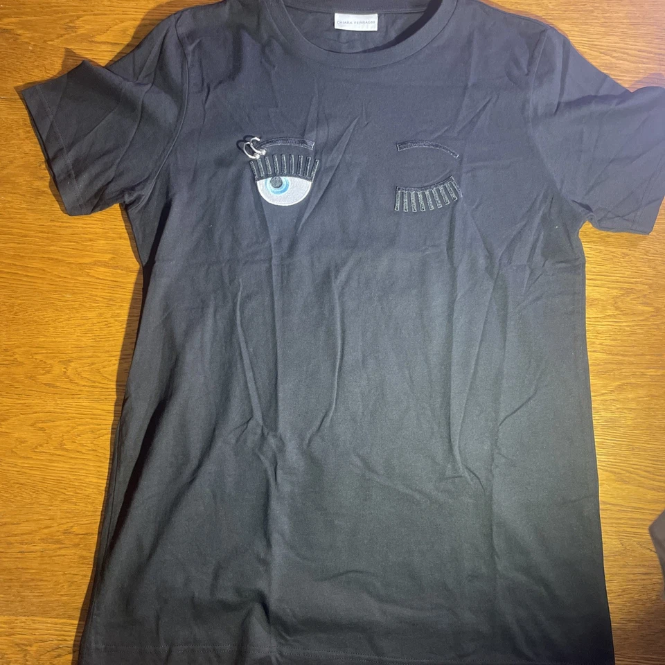 Camisa Chiara Ferragni Negra con Pierce en las Cejas Talla L Foto 2 de 4