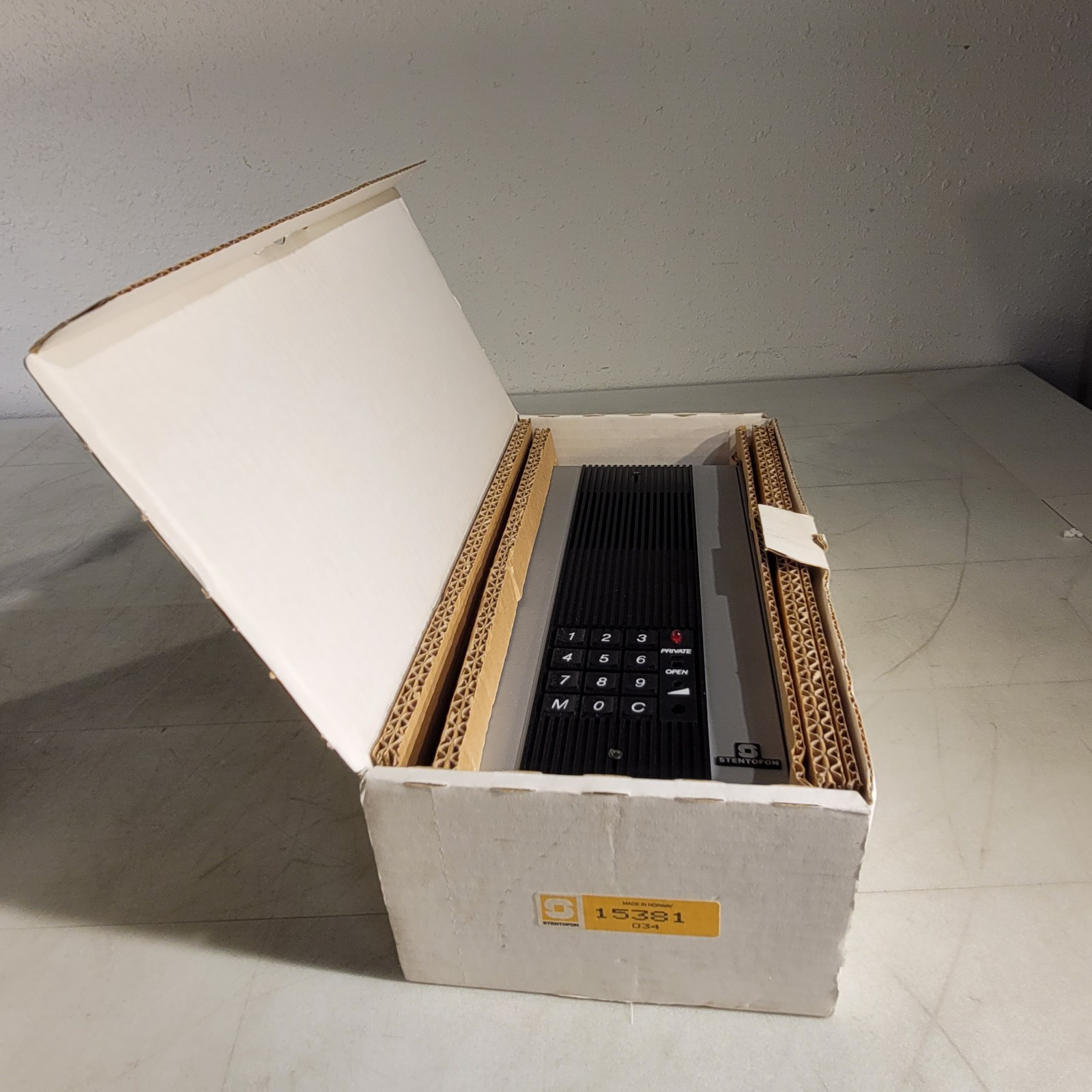 Stentofon 15381 Wall Substation Full Number Key Pad Vintage Security System