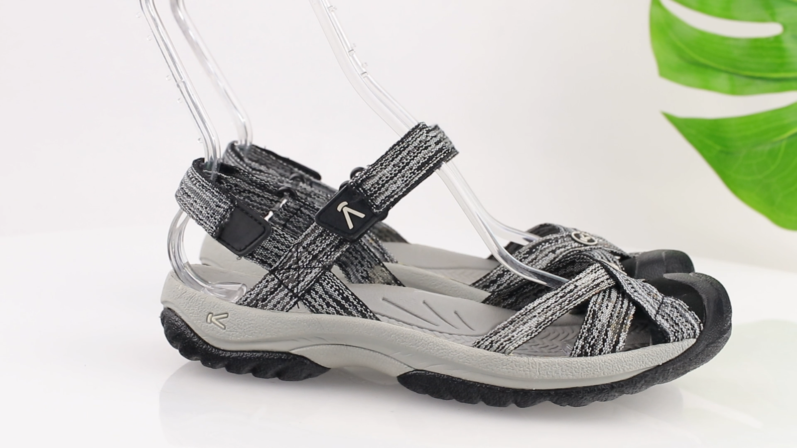 Sandalo Keen donna con cinturino Bali taglia 9 grigio punta a cappuccio escursionismo avventura scarpa piatta