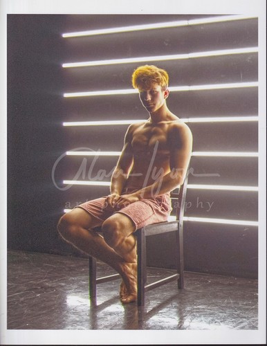 Alan Lyon Original Male Photo gay interest (6) Eelvis the chair