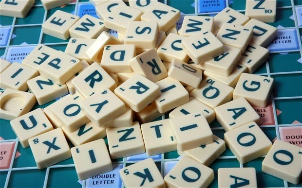 200 PLASTIC SCRABBLE TILES IVORY BLACK LETTERS NUMBERS FOR CRAFTS ALPHABETS PLAY - Image 4 of 4