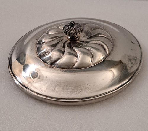 Vintage English Silver Mfg Corp Silver-Plated Casserole Dish W/Finial Lid/Pyrex - Picture 6 of 11