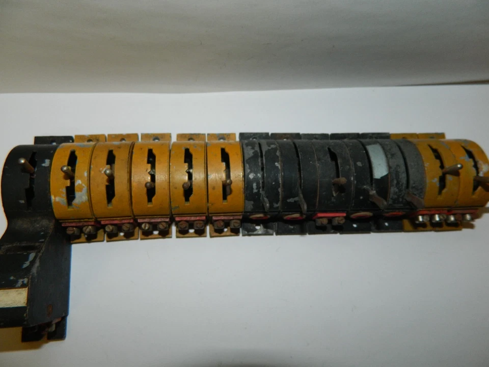13 VINTAGE TTR TRIX OO GAUGE LEVER SWITCHES - Image 2 of 3