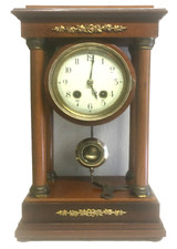 Pendule en bois à colonnes et