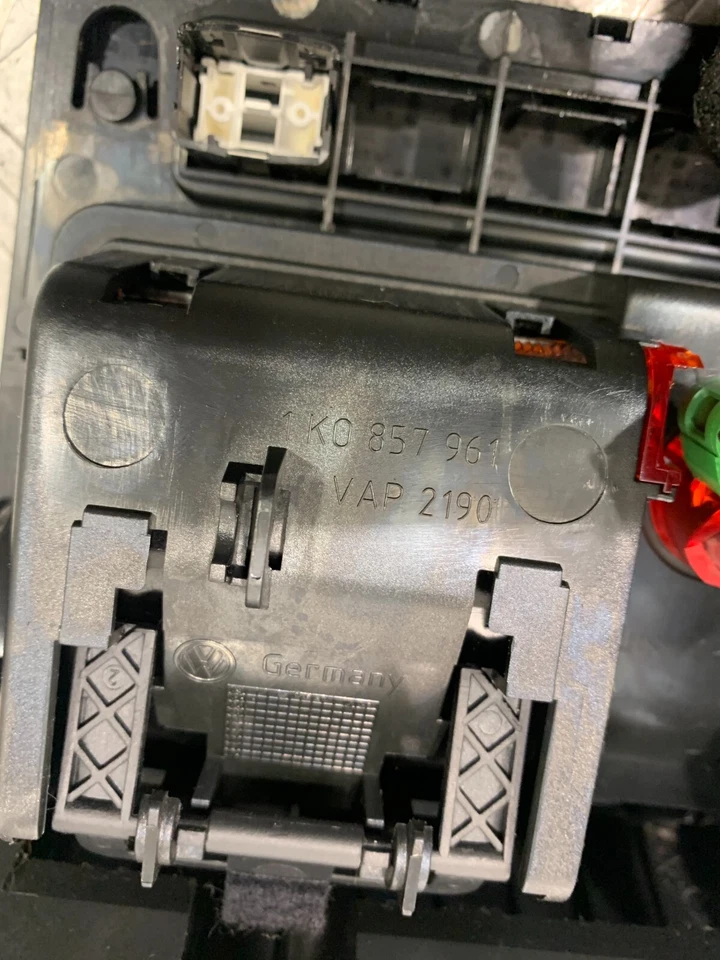 2004 VOLKSWAGEN ГОЛЬФ ОТСЕК ДЛЯ ХРАНЕНИЯ #2 - Изображение 3 из 4