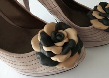 Leder Schuhclips, 2er Set, Leder Rosen beige & schwarz.Handarbeit
