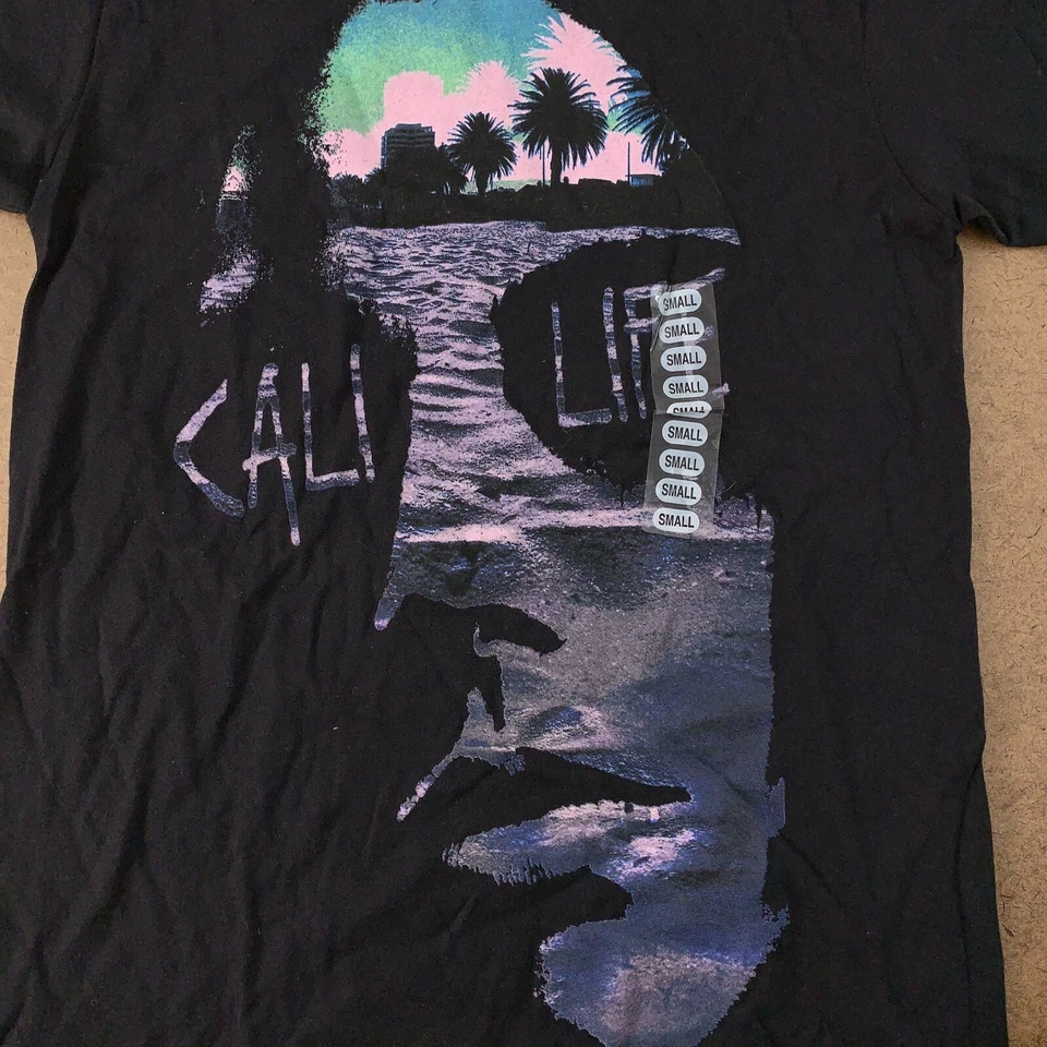 Camiseta manga corta Ring Of Fire para hombre talla pequeña negra Cali Pink Life nueva con etiquetas Foto 3 de 4