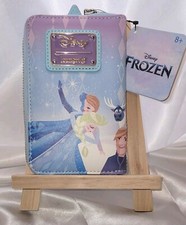 Cartera Loungefly Disney Frozen Ice Castle con cremallera alrededor con Elsa y Olaf nueva con etiquetas...