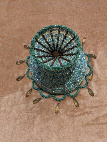 vintage metal wire beaded fruit bowl pedestal with hanging beads - Picture 3 of 6