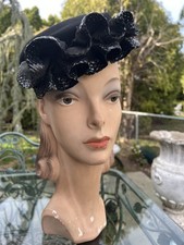 VINTAGE 1940's BLACK WOOL HAT W/ STRAW EDGED RUFFLES