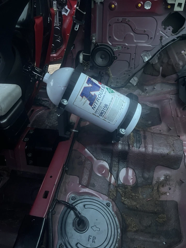 Botella de óxido nitroso Infiniti G35 de 10 libras montaje personalizado Foto 4 de 4
