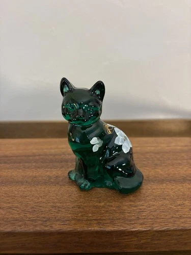 Fenton Emerald Green Glass Hand Painted Floral Sitting Cat Figurine Sign P. Lane