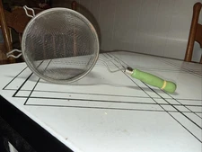 Vintage Kitchen Handheld Round Metal Fine Mesh Strainer Green Cream Wood Handle