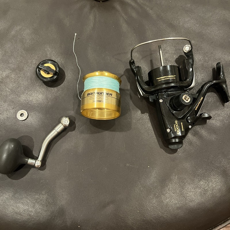 BROKEN Shimano Baitrunner 8000d Fishing Spinning Reel with Braid FOR PARTS !!!!!