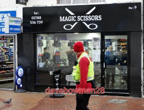 PHOTO MAGIC SCISSORS BARBER SHOP IN RUGBY 2016 - 第 1/1 張圖片