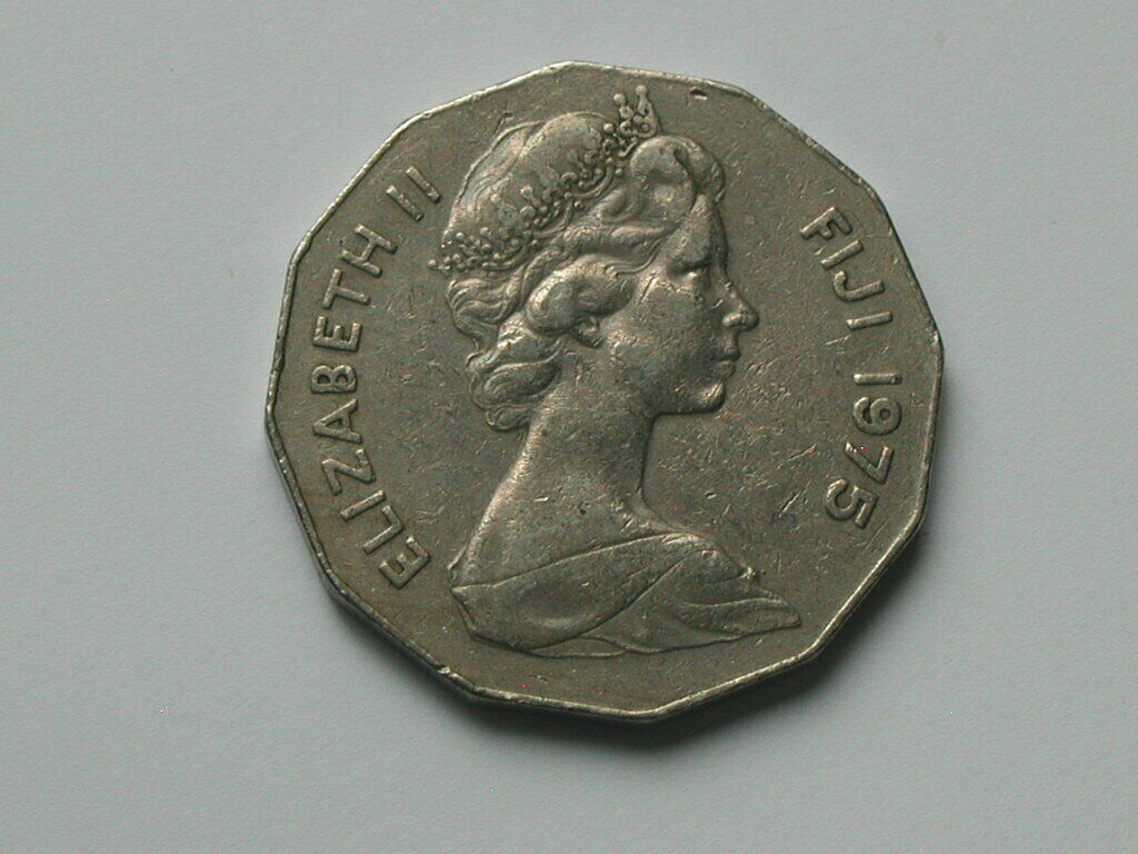 カナダトウヒ　エキニフォルミス Fiji 1975 50 CENTS Queen Elizabeth II Coin with Outrigger Boat