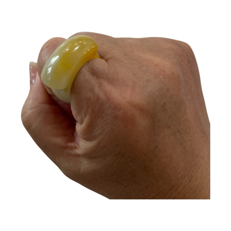 #276: 天然黄色翡翠马鞍形戒指 Anillo en forma de silla de montar de jadeíta amarillo natural Foto 2 de 4