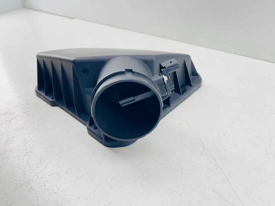2013–2019 Cadillac XTS Air Filter Upper Cover Box with MAF Sensor OEM 22918664 - Image 2 of 4
