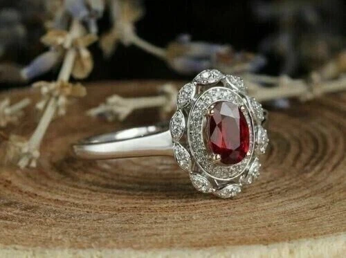 Помолвочное женское кольцо с ореолом из красного граната овальной огранки 2,20 карата белое золото 14 карат - Изображение 3 из 3